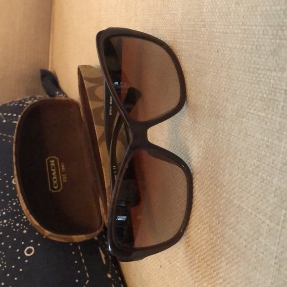 Coach sunglasses with hard case - Picture 2 of 3